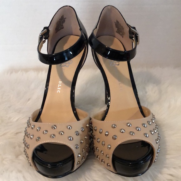 Rock & Republic “RR Kurt Tan” Studded Platform Stilettos - Picture 2 of 7
